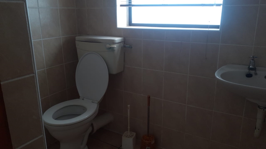 To Let 2 Bedroom Property for Rent in Wavecrest Eastern Cape